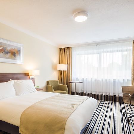 Holiday Inn Reading West By Ihg Экстерьер фото