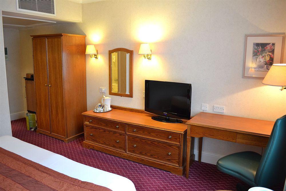 Holiday Inn Reading West By Ihg Экстерьер фото