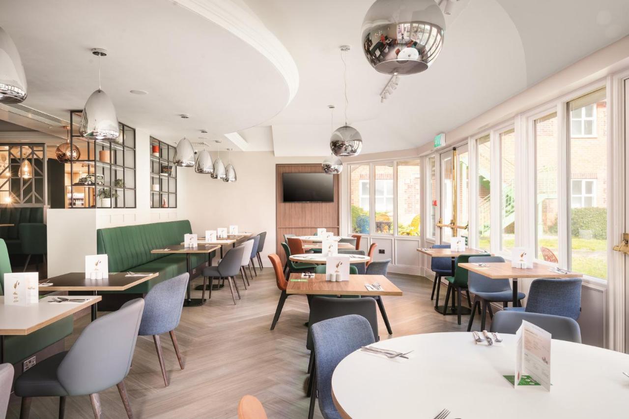Holiday Inn Reading West By Ihg Экстерьер фото