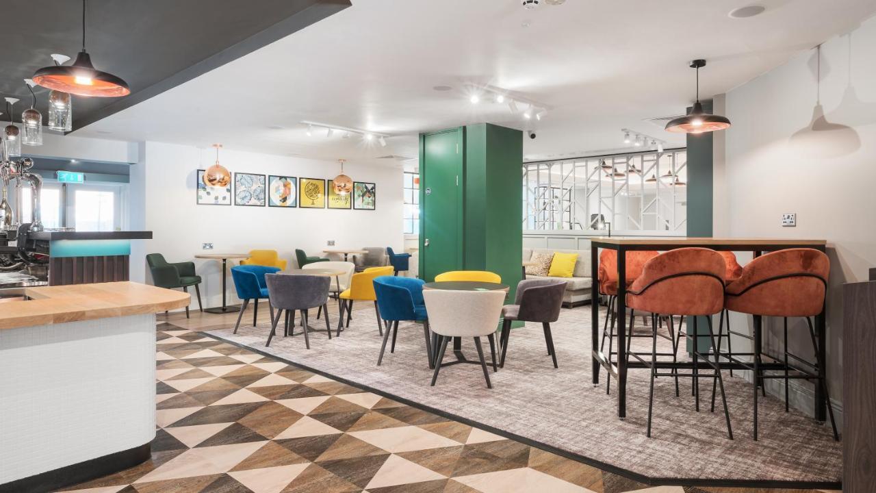Holiday Inn Reading West By Ihg Экстерьер фото