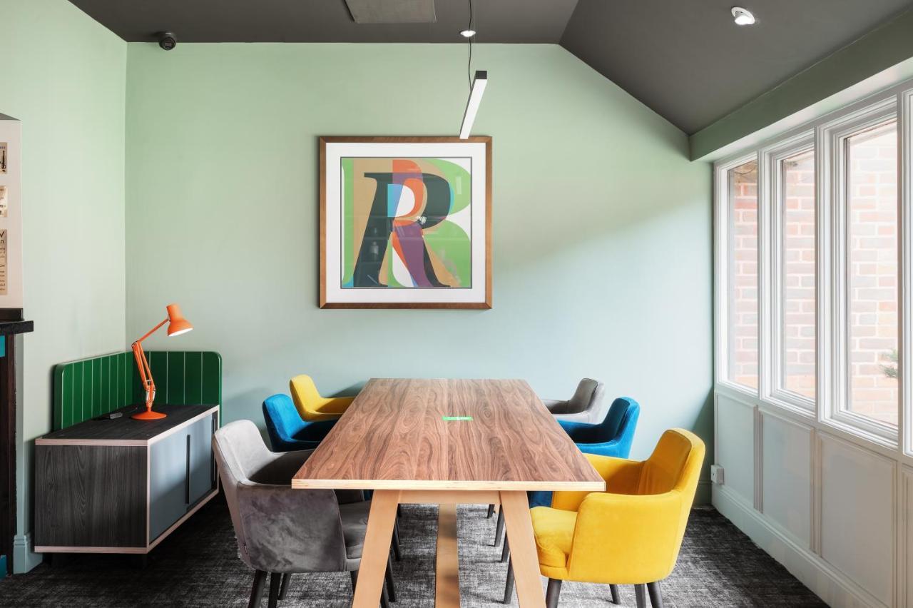 Holiday Inn Reading West By Ihg Экстерьер фото