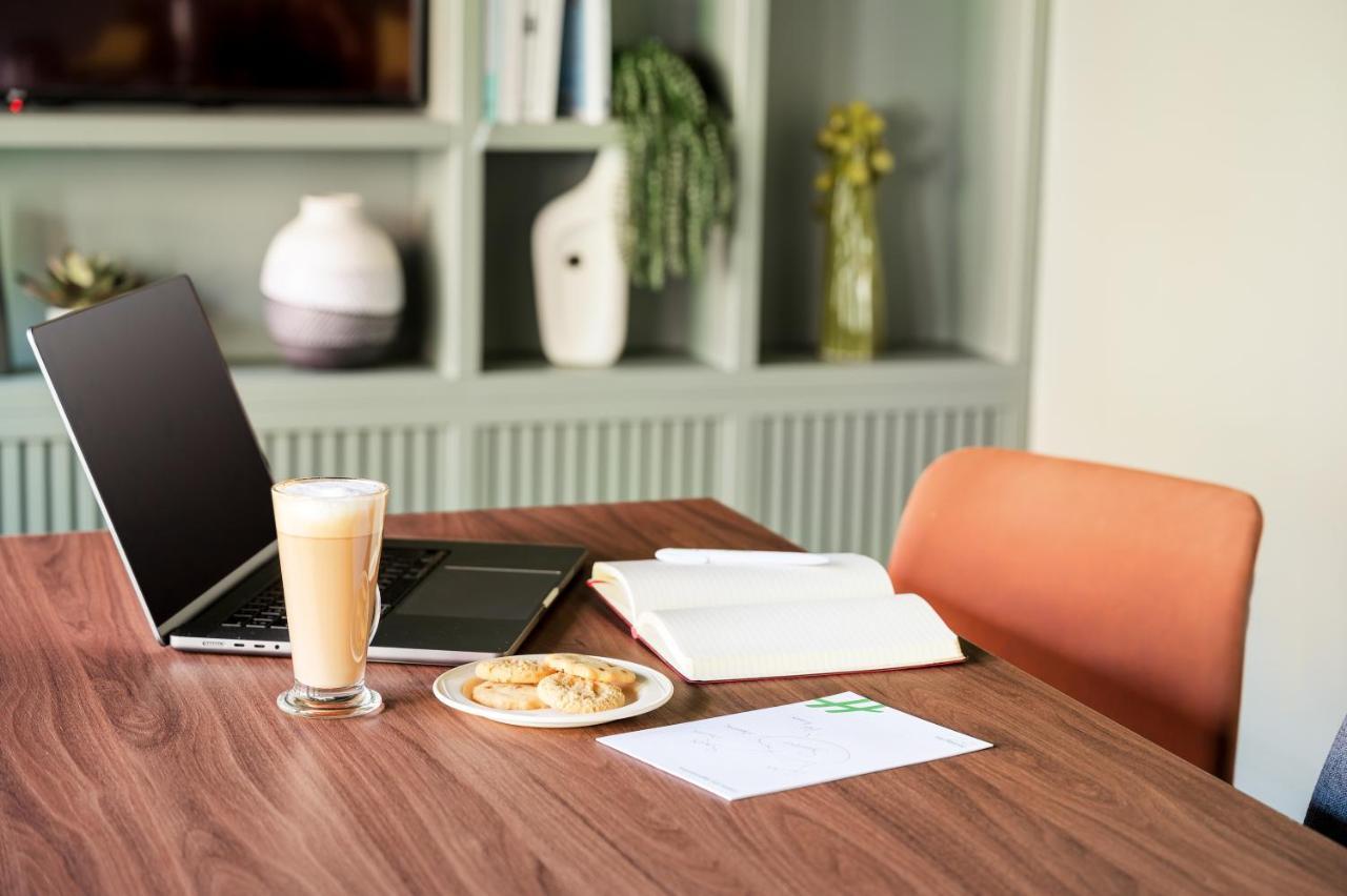 Holiday Inn Reading West By Ihg Экстерьер фото