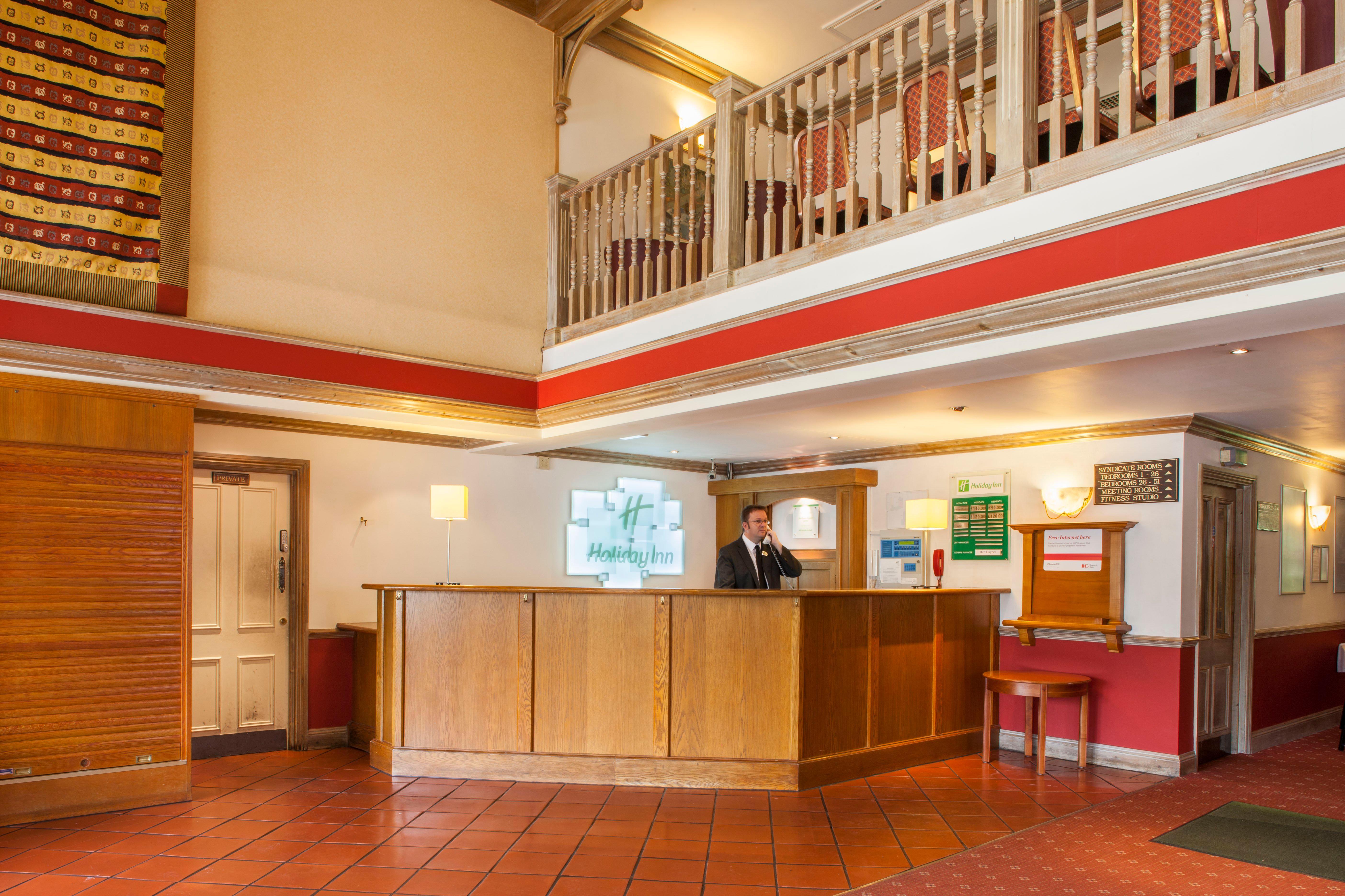 Holiday Inn Reading West By Ihg Экстерьер фото