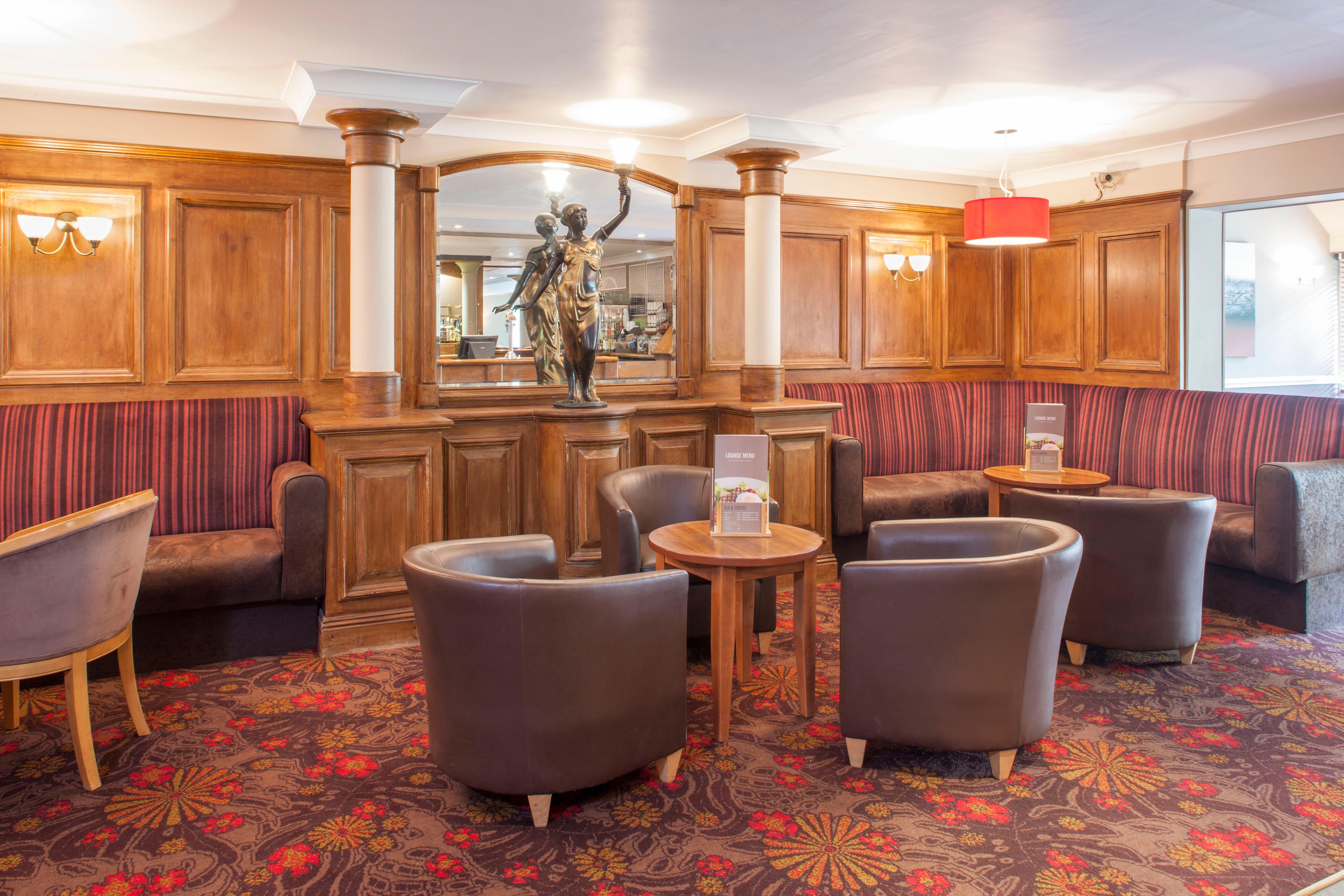 Holiday Inn Reading West By Ihg Экстерьер фото