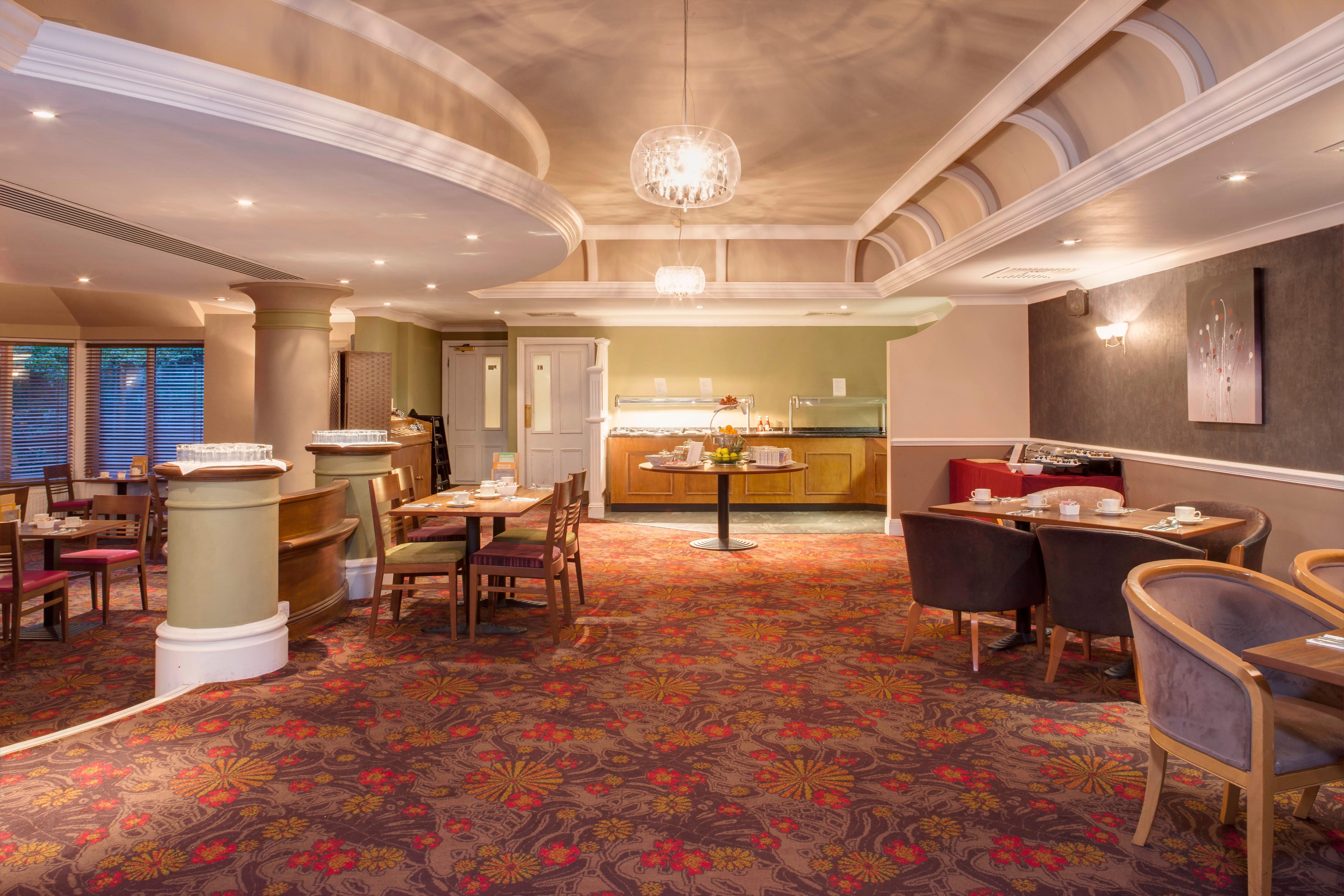 Holiday Inn Reading West By Ihg Экстерьер фото