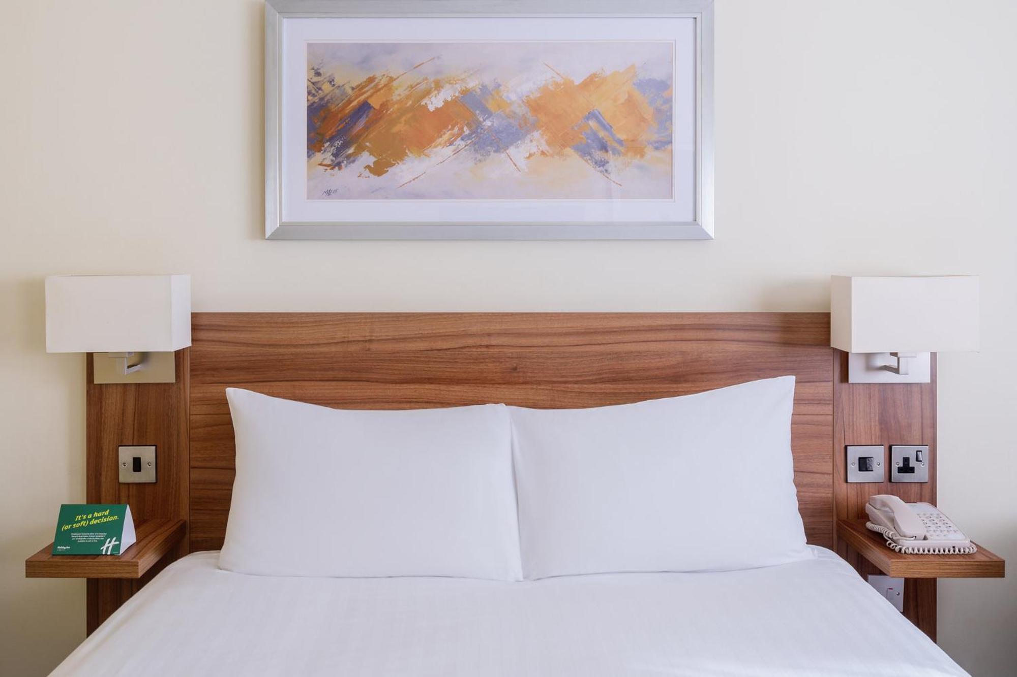 Holiday Inn Reading West By Ihg Экстерьер фото