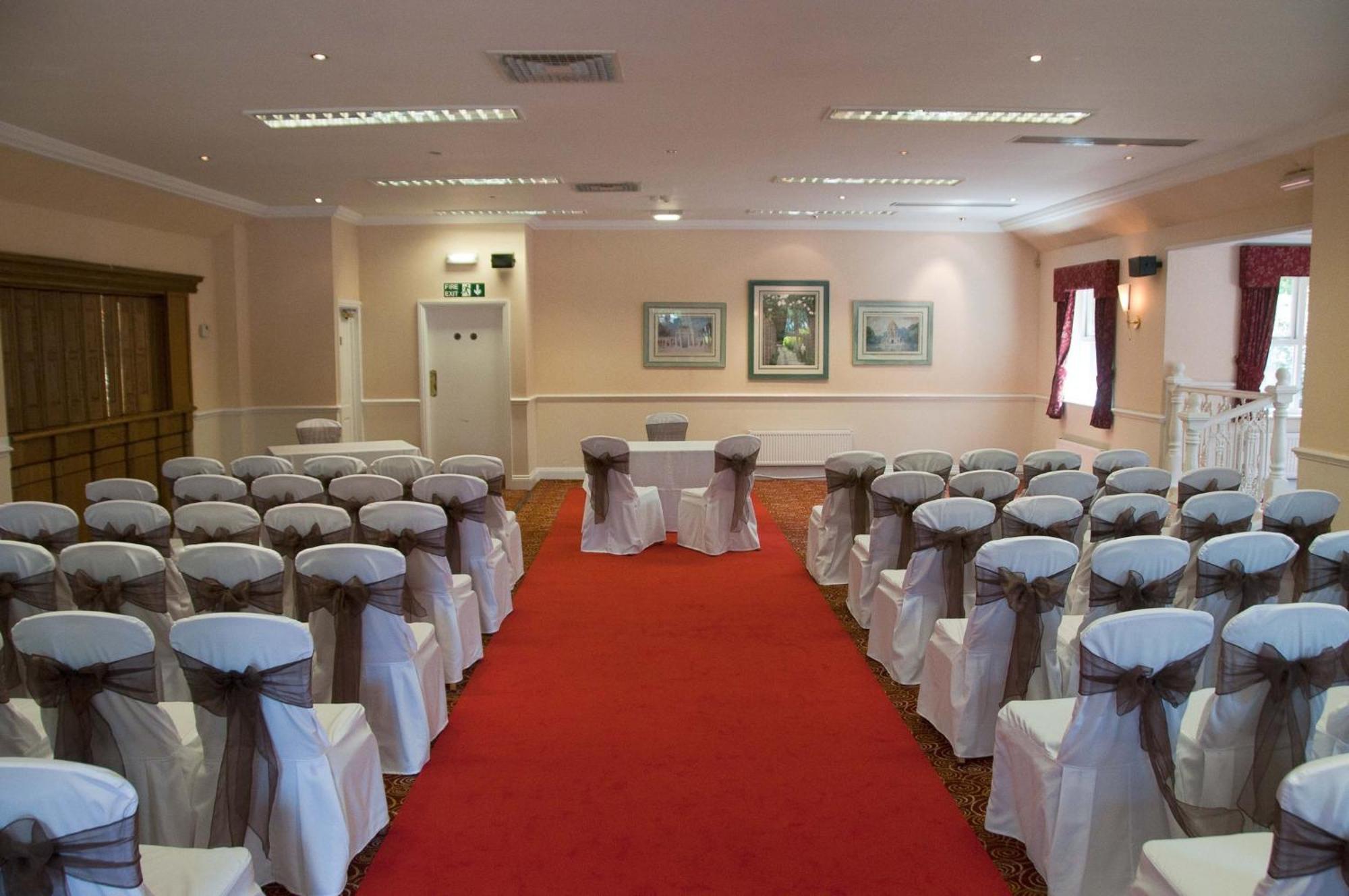 Holiday Inn Reading West By Ihg Экстерьер фото