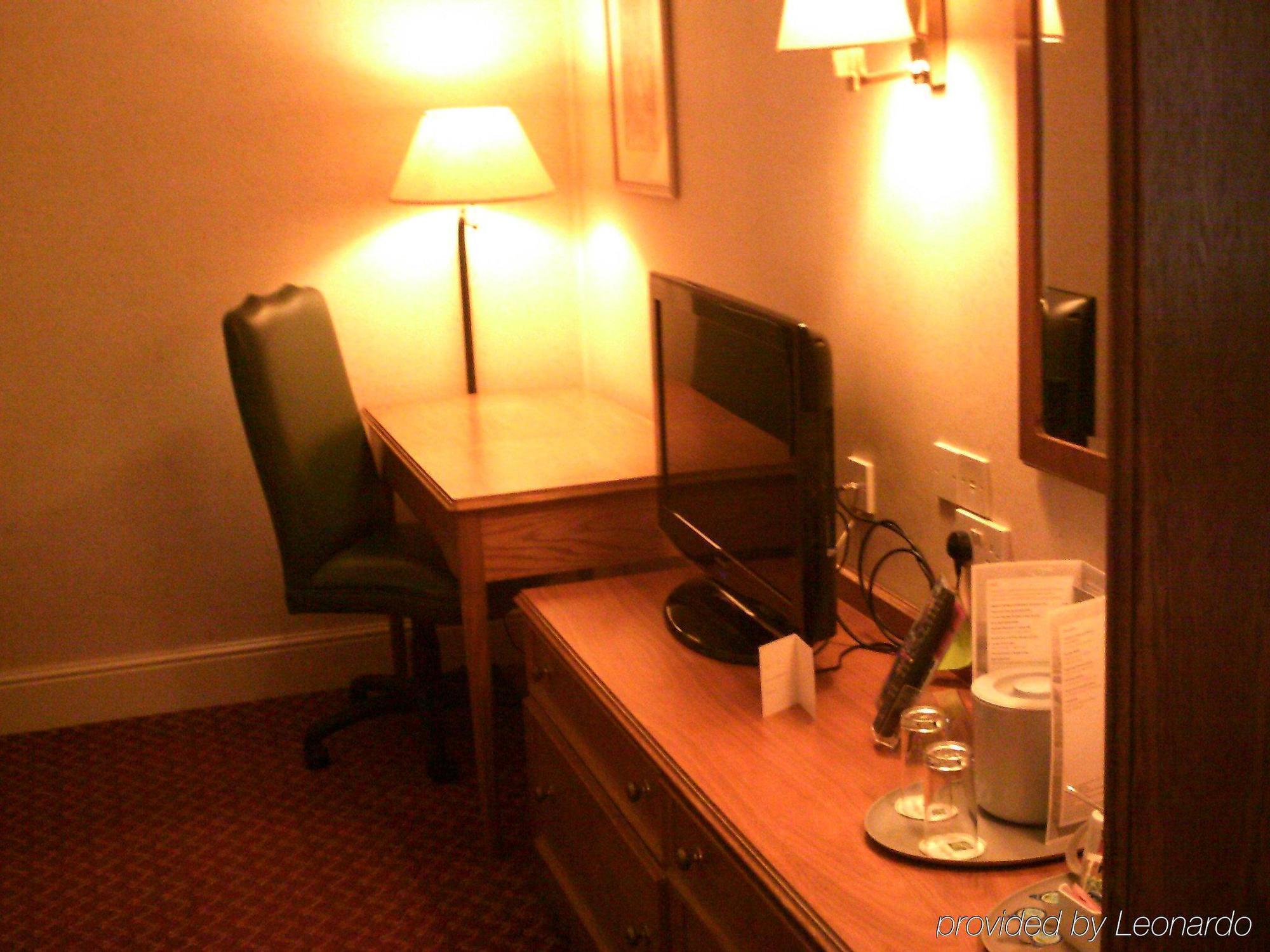 Holiday Inn Reading West By Ihg Экстерьер фото