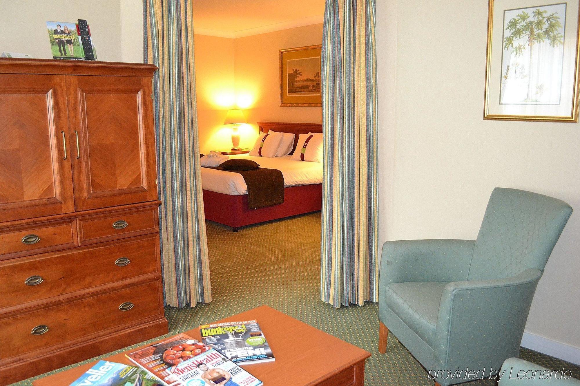 Holiday Inn Reading West By Ihg Экстерьер фото