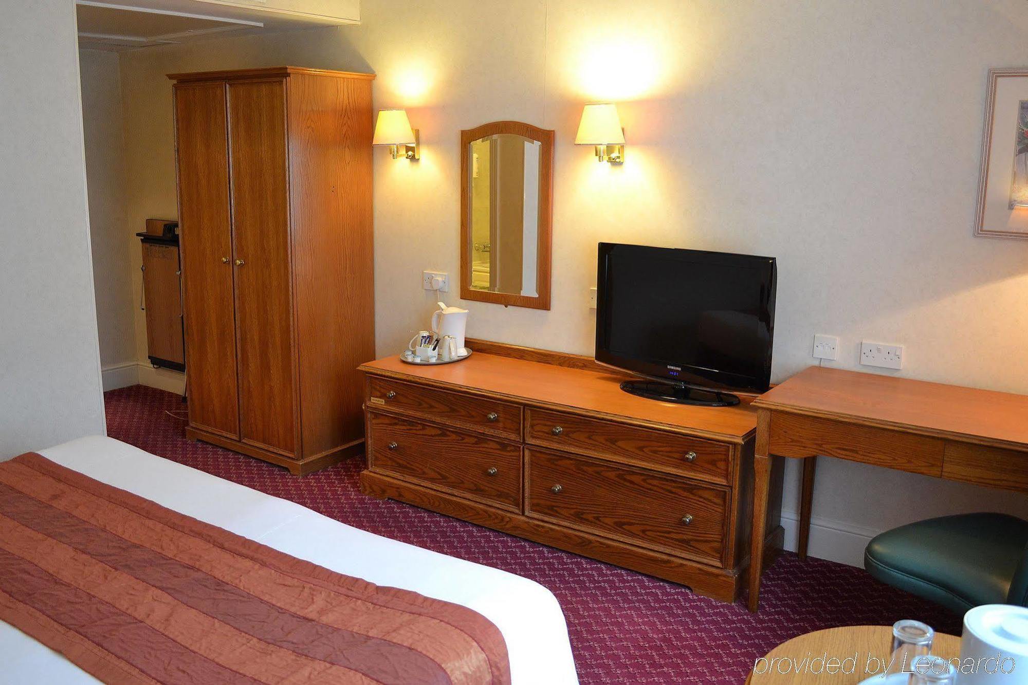 Holiday Inn Reading West By Ihg Экстерьер фото