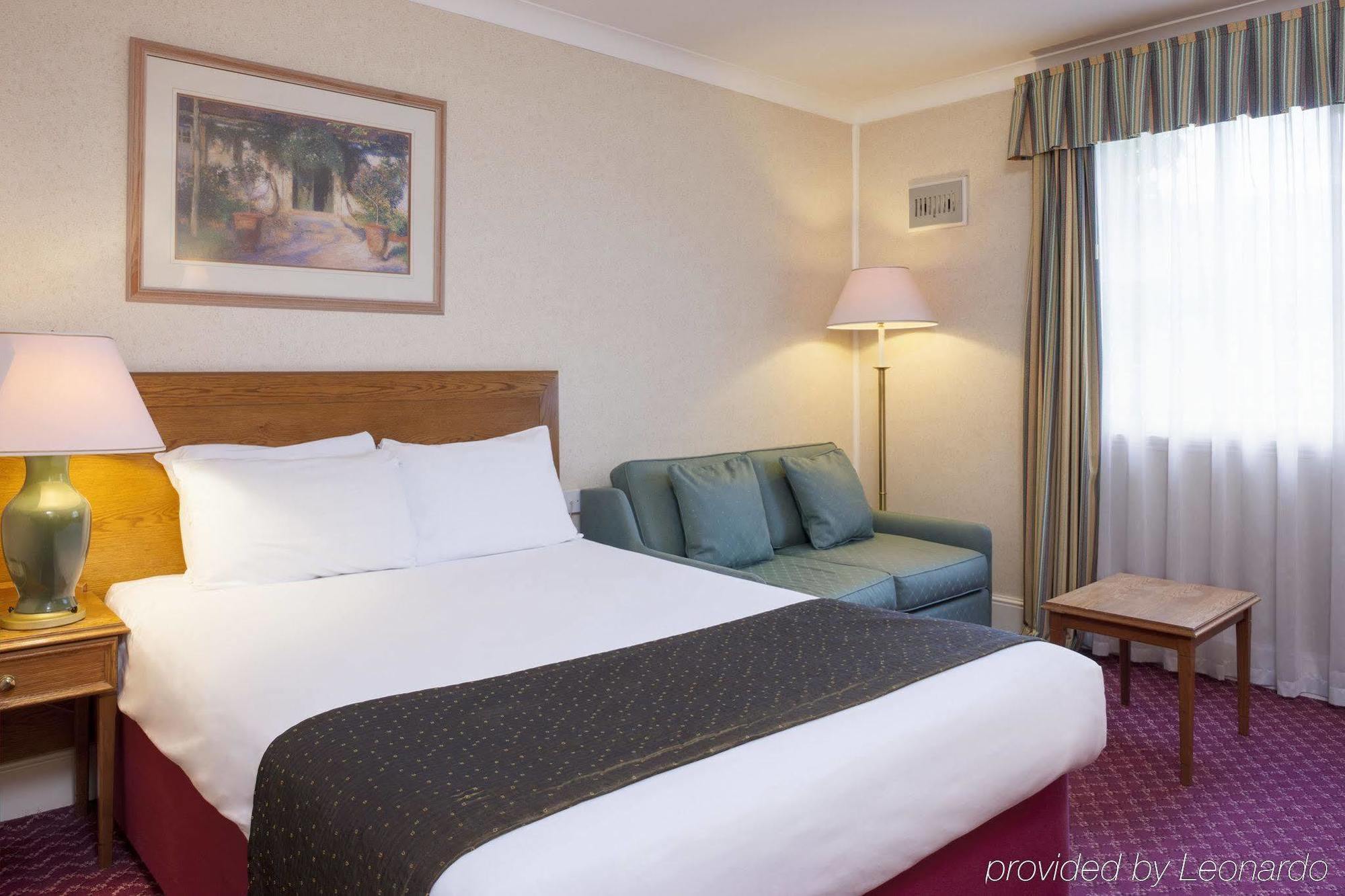 Holiday Inn Reading West By Ihg Экстерьер фото