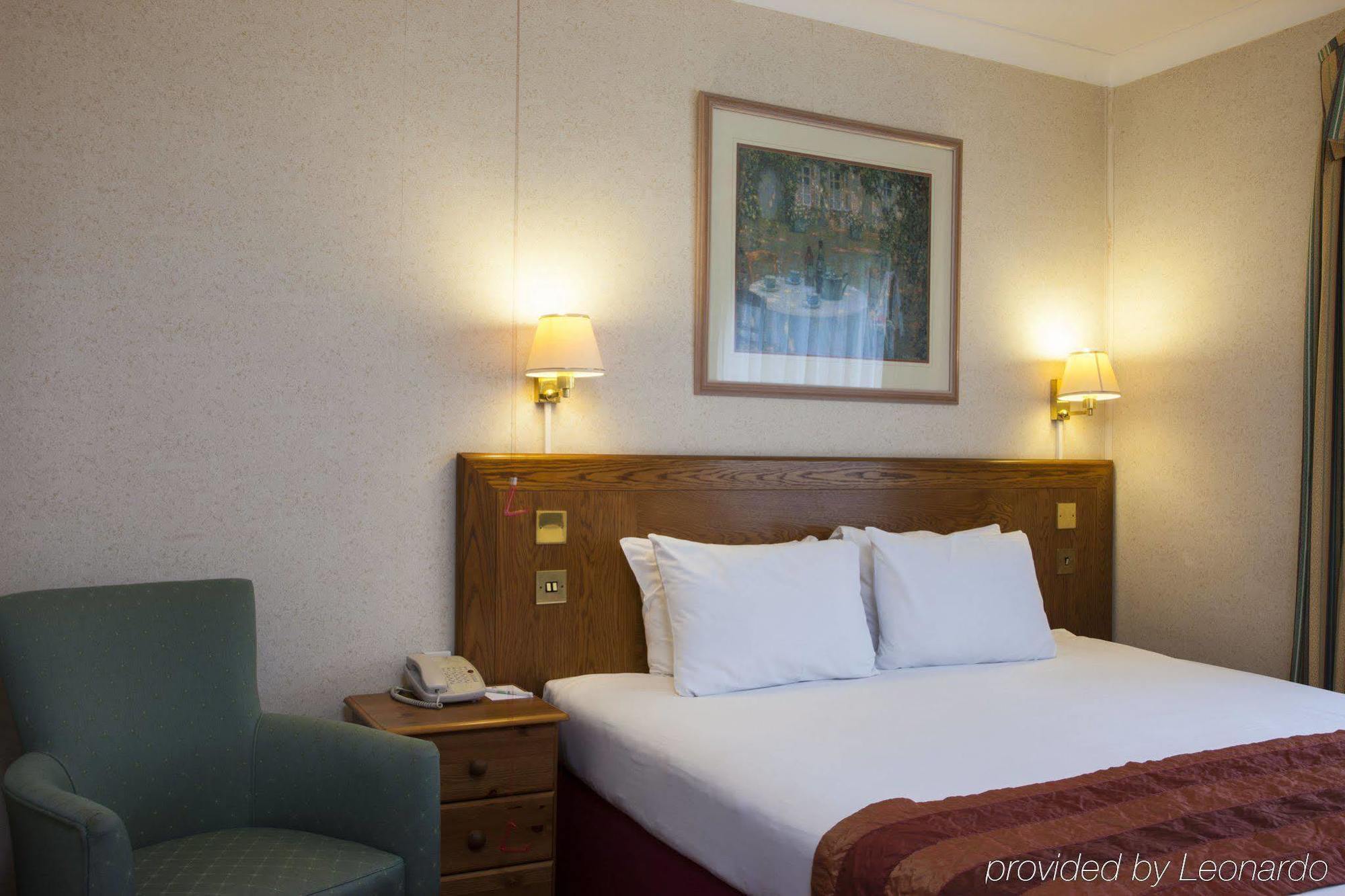 Holiday Inn Reading West By Ihg Экстерьер фото