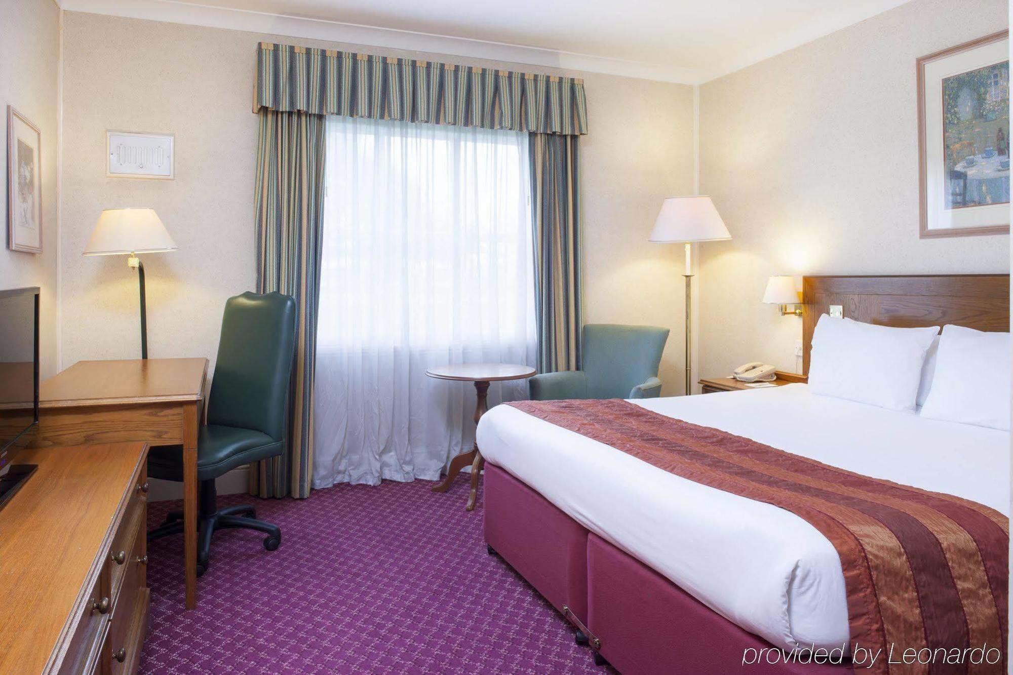 Holiday Inn Reading West By Ihg Экстерьер фото