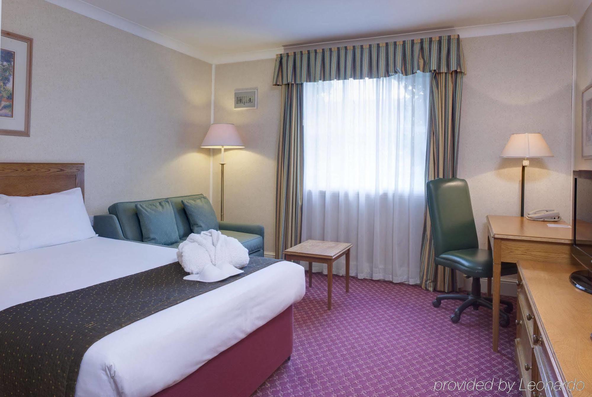 Holiday Inn Reading West By Ihg Экстерьер фото