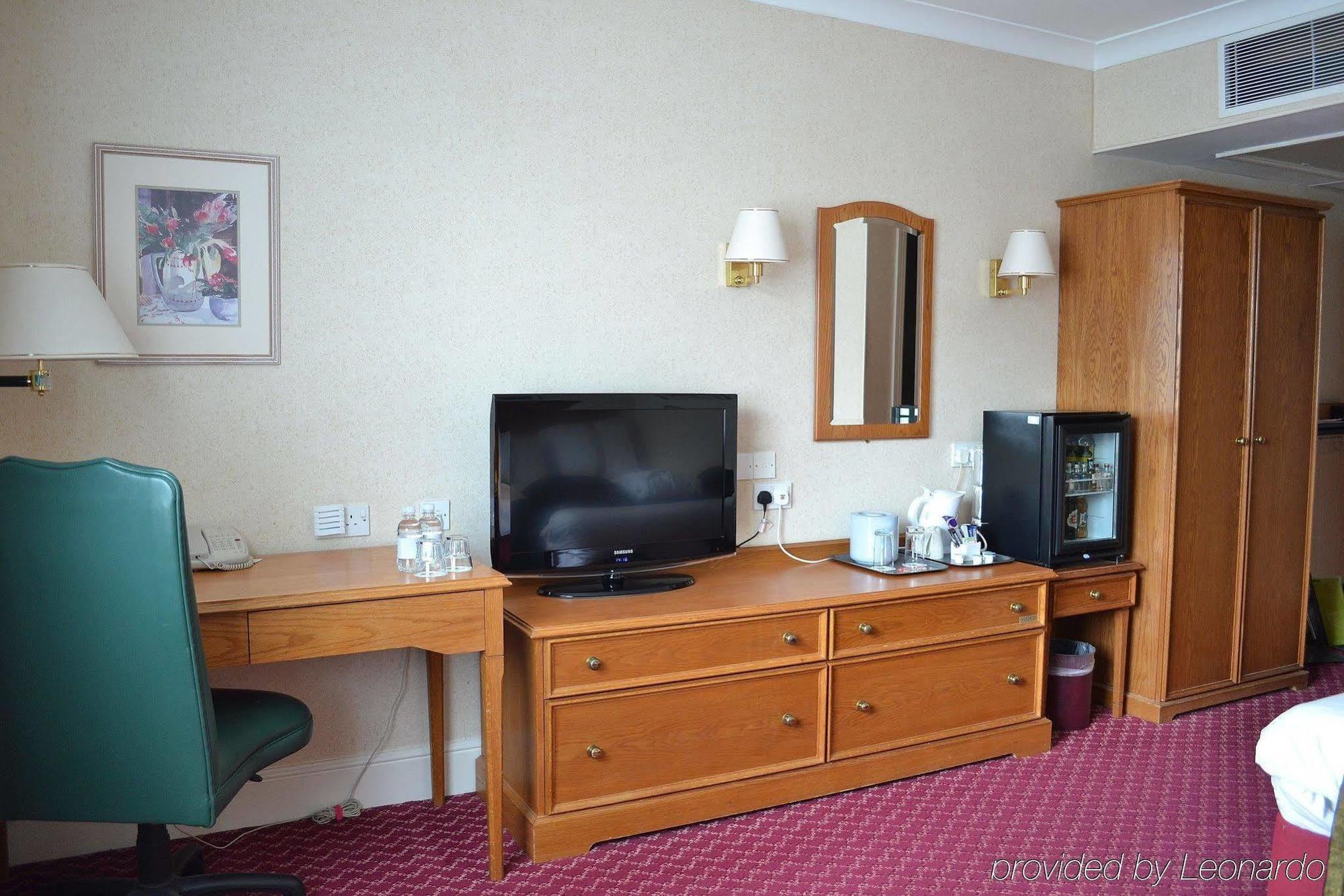 Holiday Inn Reading West By Ihg Экстерьер фото
